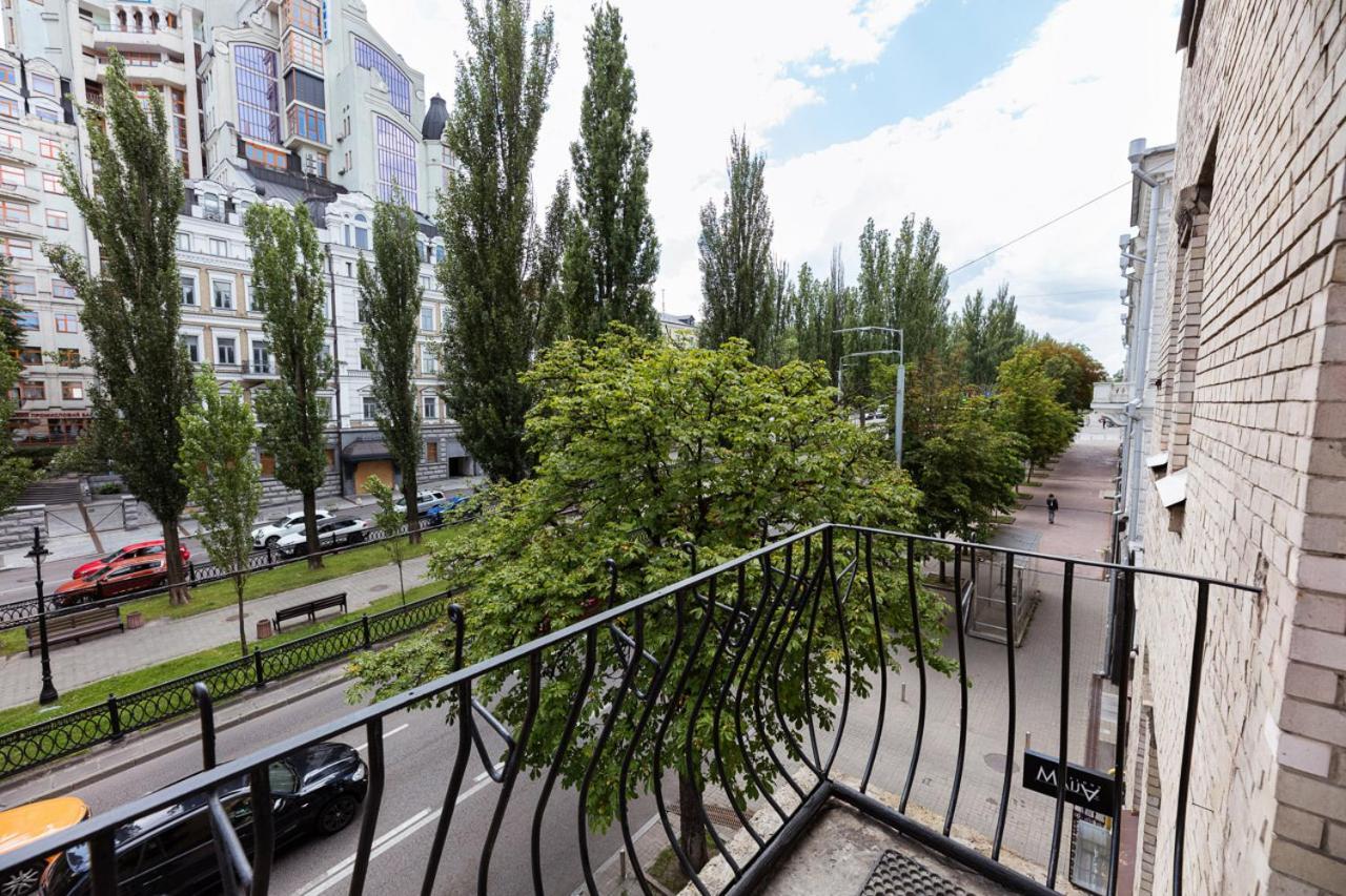 Guest House "Vladimirskaya 42" Kyiv Exterior photo