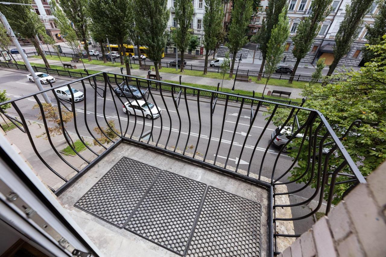 Guest House "Vladimirskaya 42" Kyiv Exterior photo