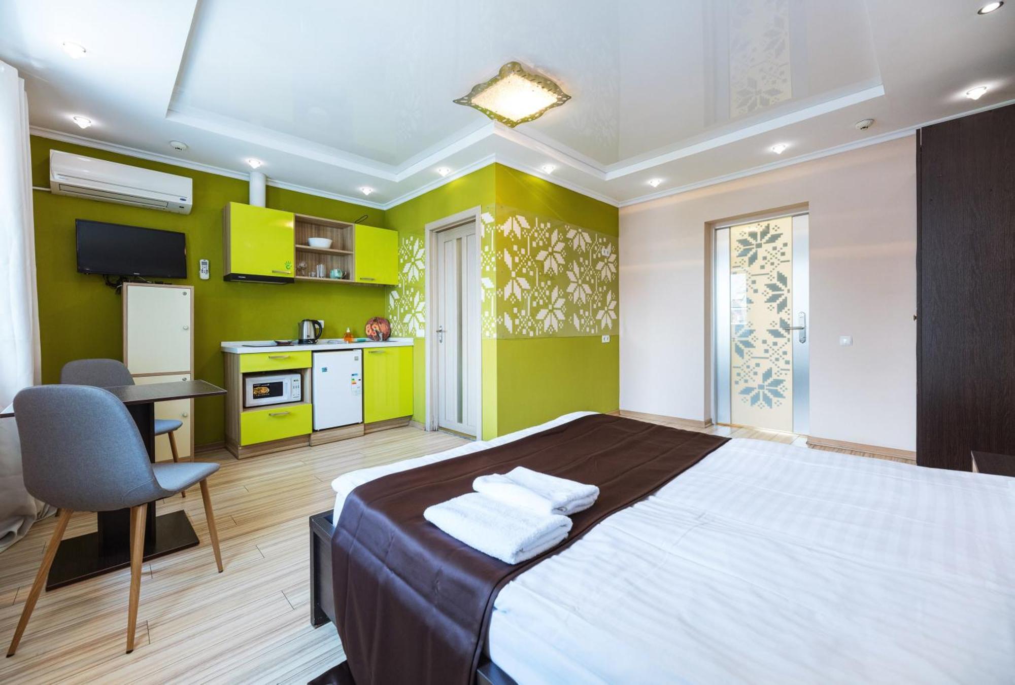 Guest House "Vladimirskaya 42" Kyiv Exterior photo