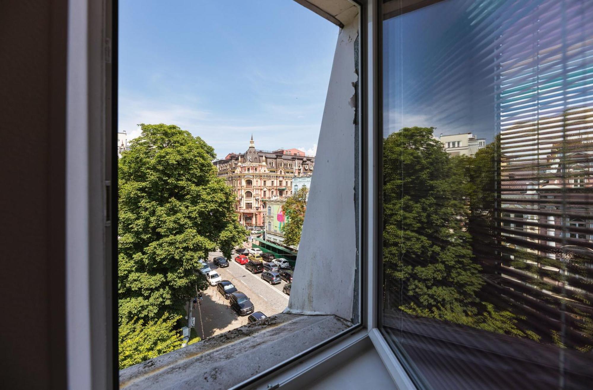Guest House "Vladimirskaya 42" Kyiv Exterior photo