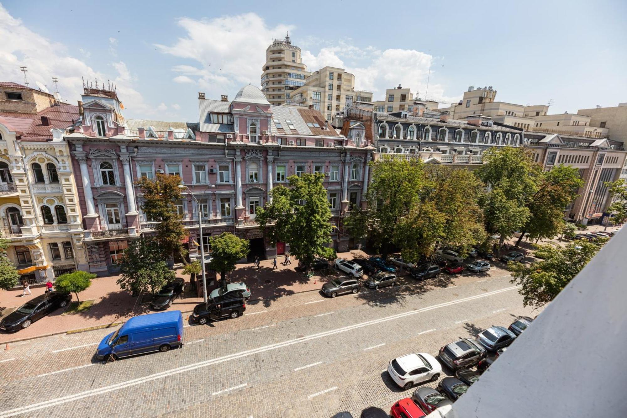 Guest House "Vladimirskaya 42" Kyiv Exterior photo