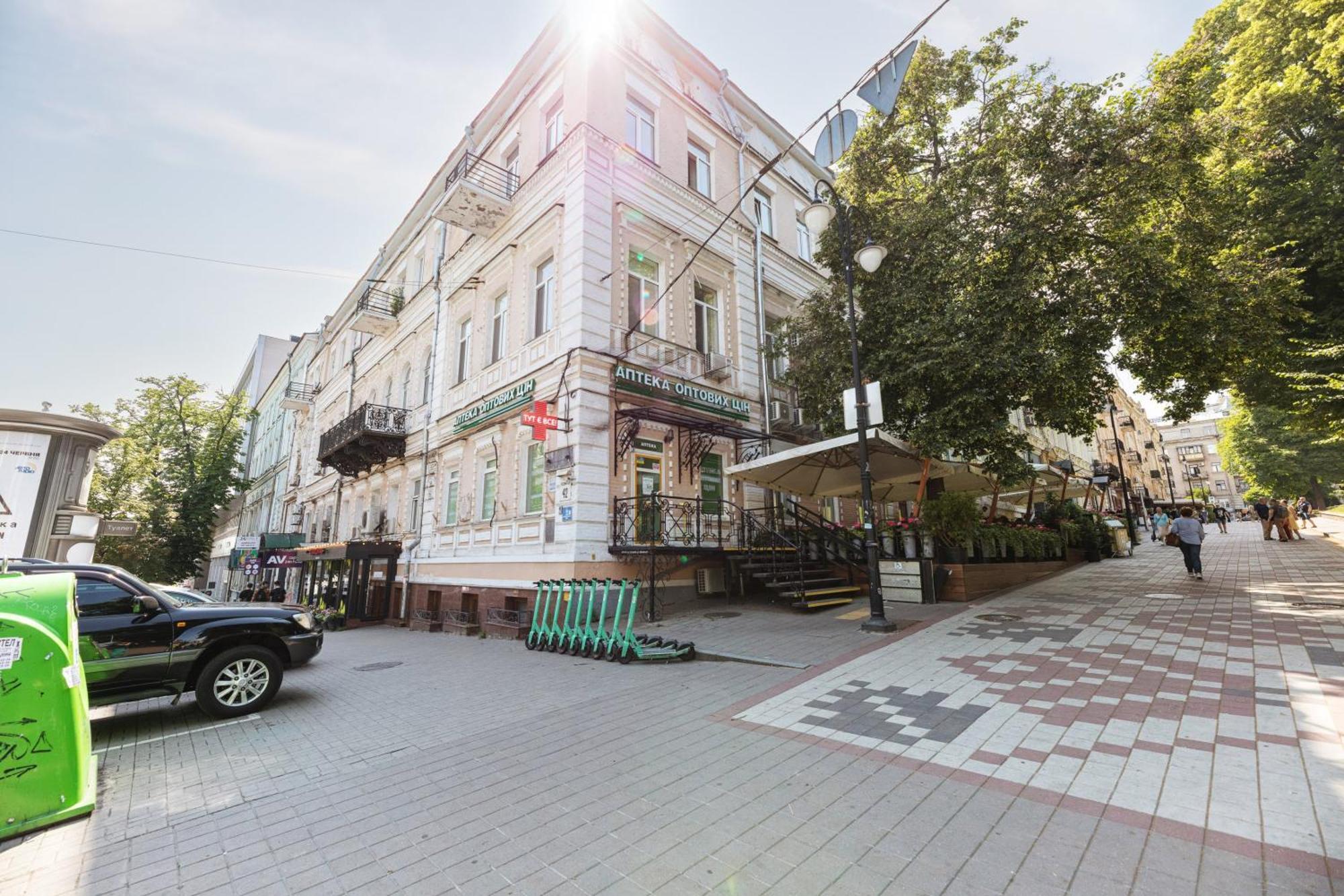 Guest House "Vladimirskaya 42" Kyiv Exterior photo