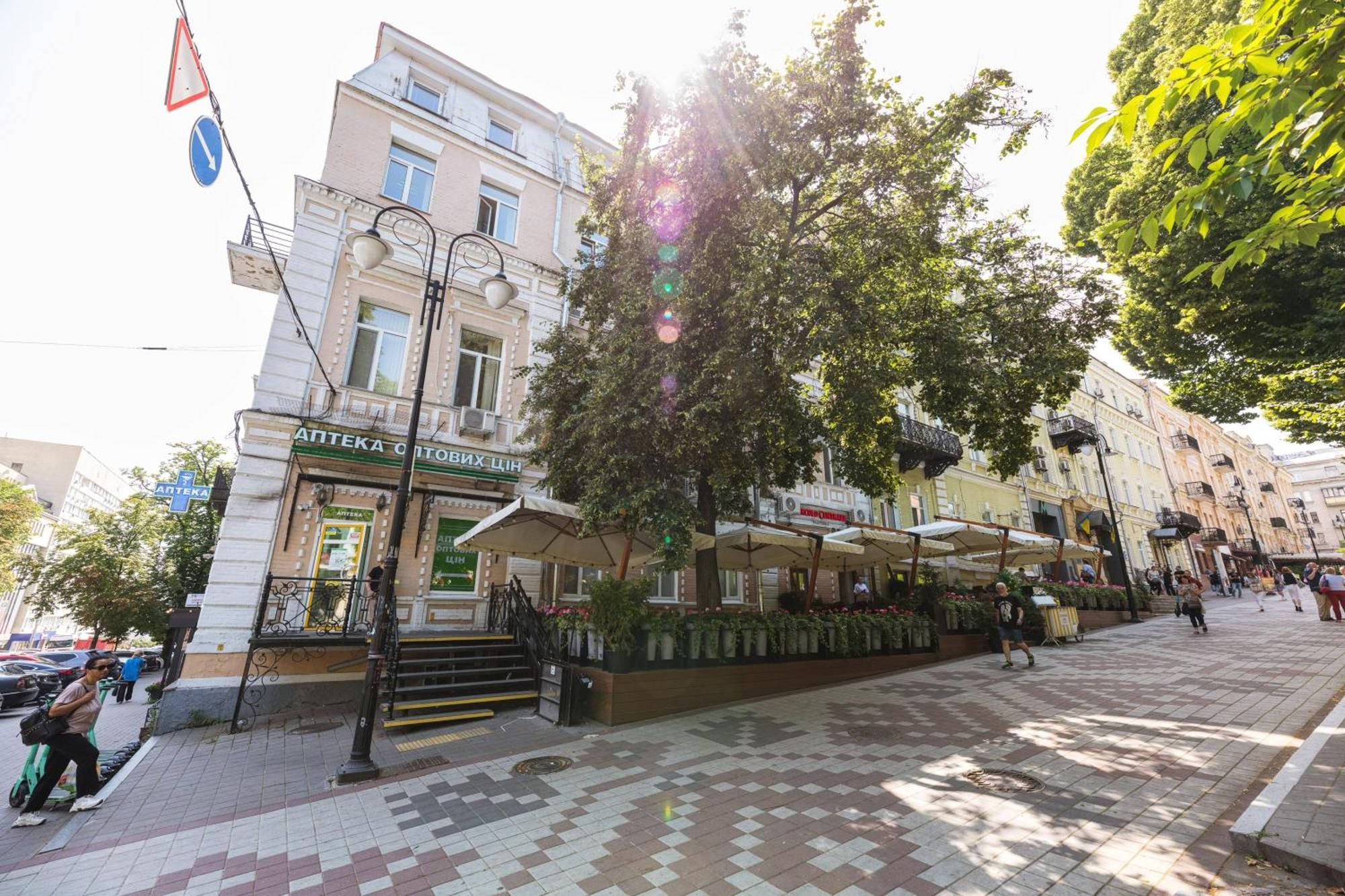 Guest House "Vladimirskaya 42" Kyiv Exterior photo