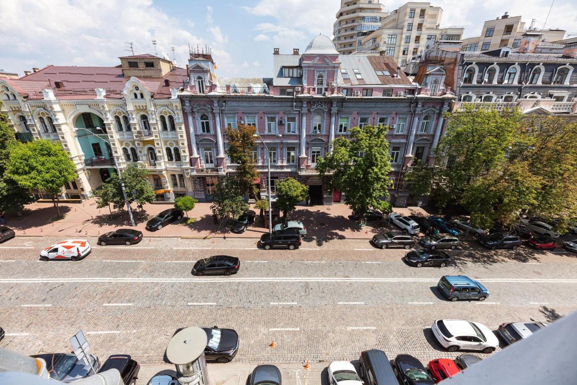 Guest House "Vladimirskaya 42" Kyiv Exterior photo