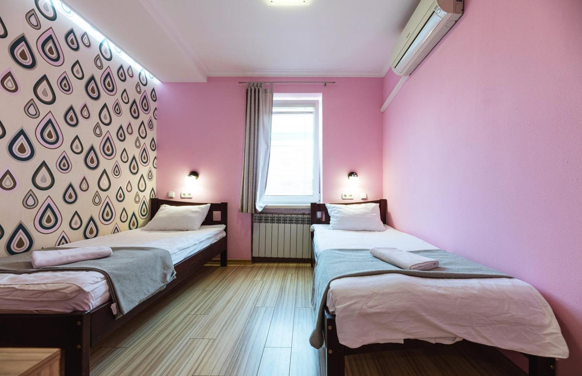 Guest House "Vladimirskaya 42" Kyiv Exterior photo