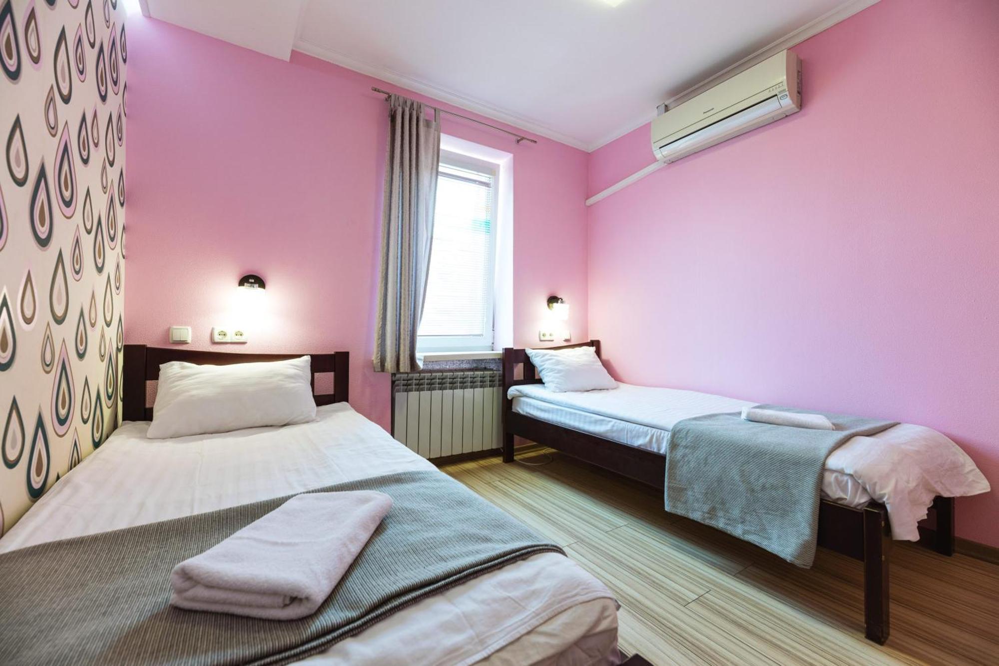 Guest House "Vladimirskaya 42" Kyiv Exterior photo