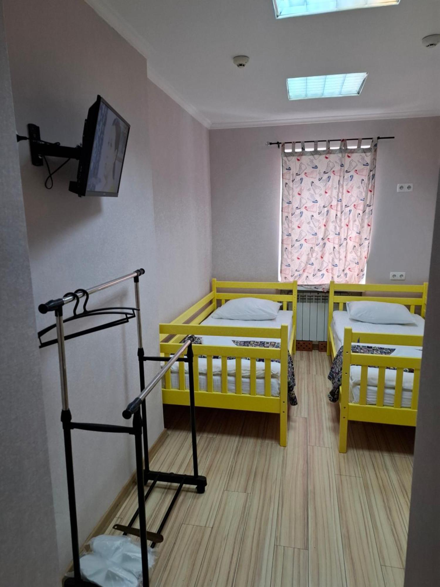 Guest House "Vladimirskaya 42" Kyiv Exterior photo