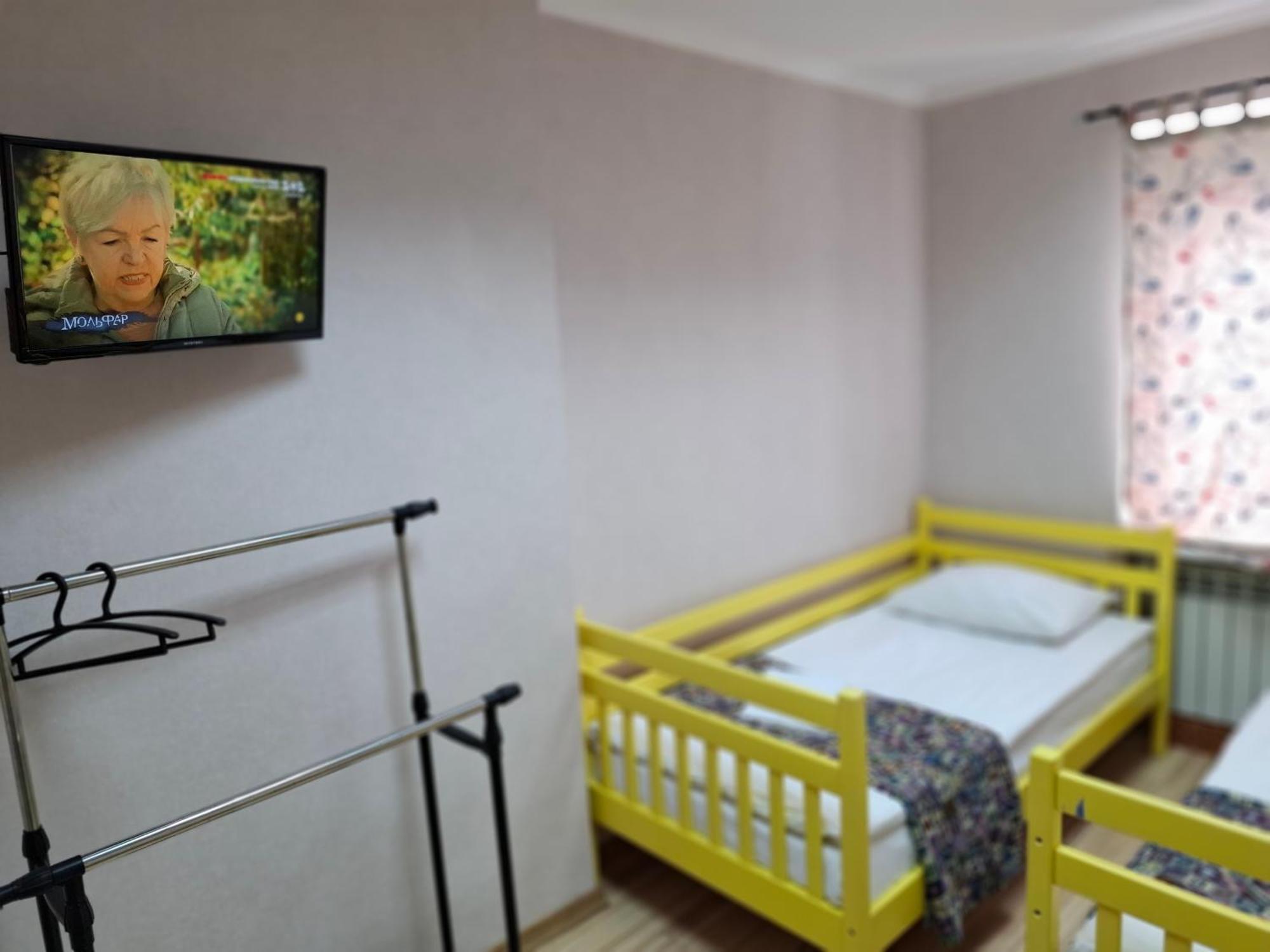 Guest House "Vladimirskaya 42" Kyiv Exterior photo