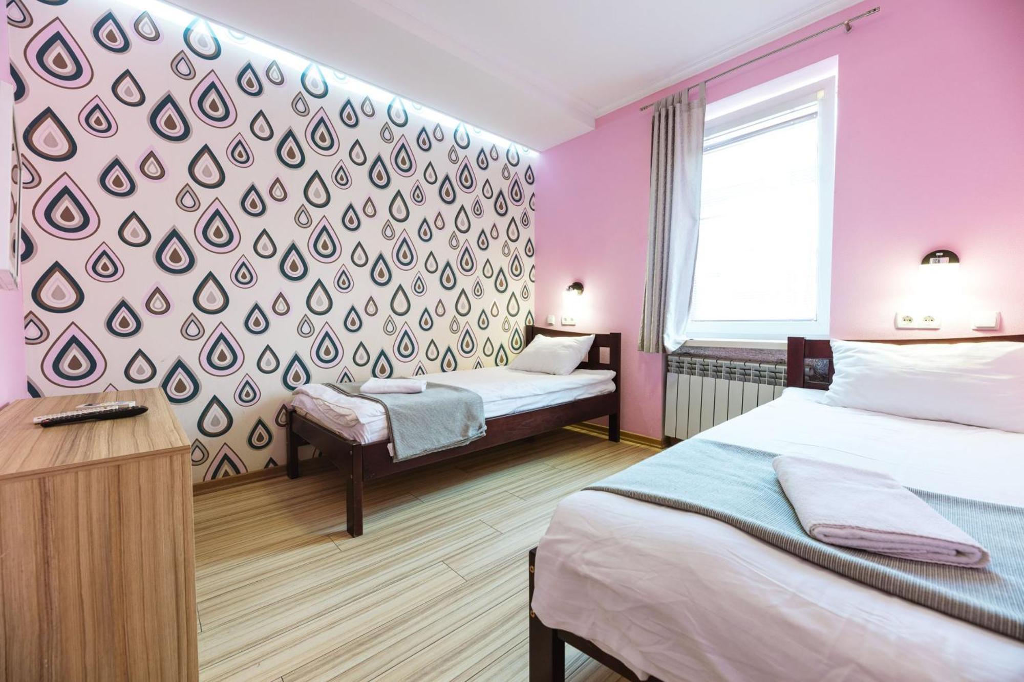 Guest House "Vladimirskaya 42" Kyiv Exterior photo