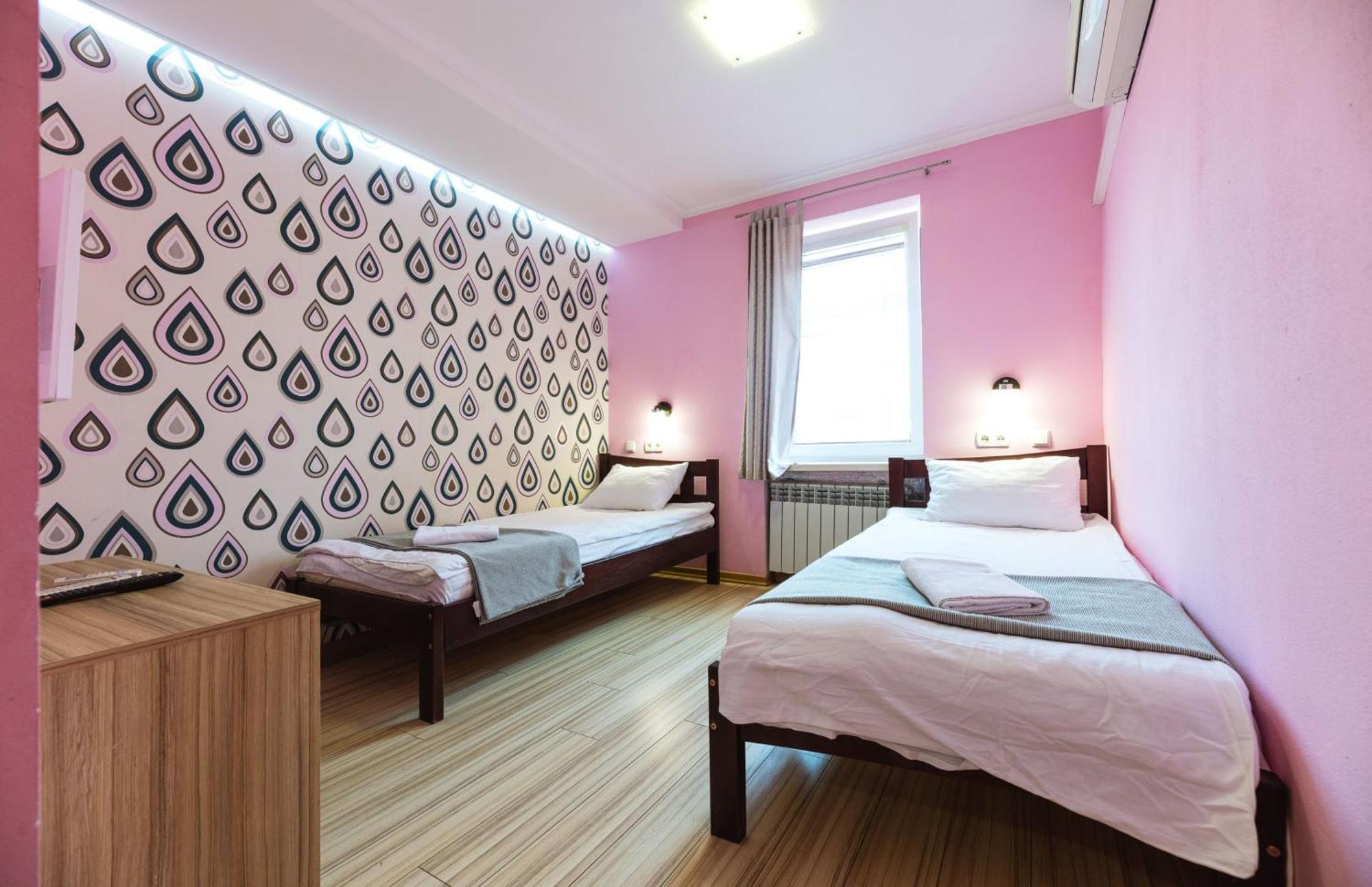 Guest House "Vladimirskaya 42" Kyiv Exterior photo